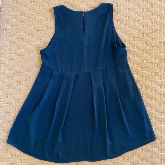 Blue flowy sleeveless top - Picture 5 of 5